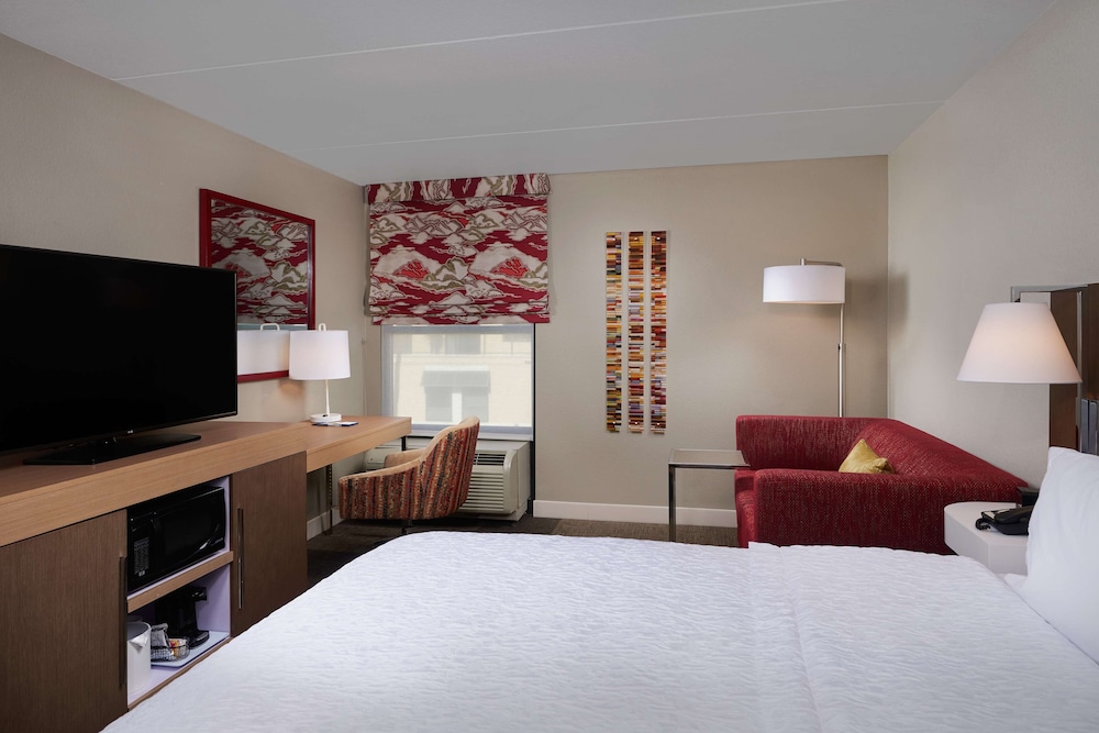 Room, 1 King Bed with Sofa bed, Accessible, Bathtub - Photo 1