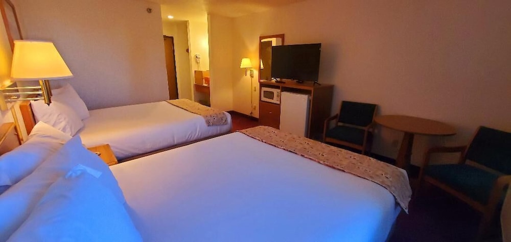 Standard Room, 2 Queen Beds, Non Smoking, Bathtub photo 2