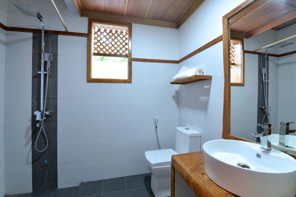 Deluxe Double Room, 1 Queen Bed, Non Smoking photo 2