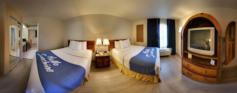Suite, 2 Queen Beds, Non Smoking - Photo 3