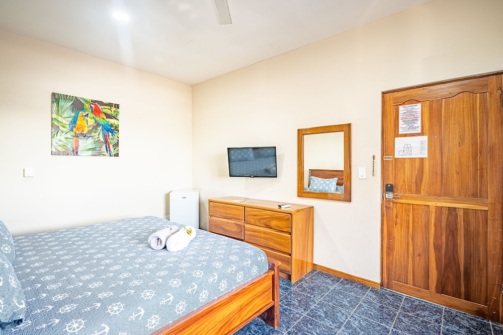 Standard Room, 1 King Bed photo 2
