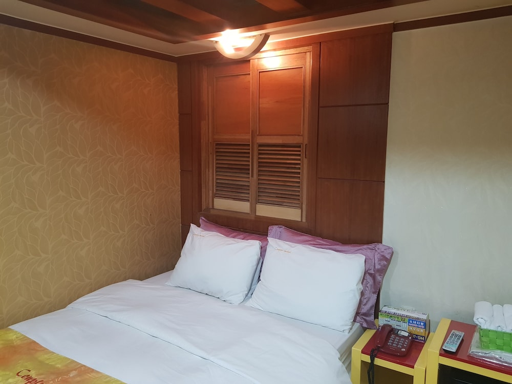 Room (Small)