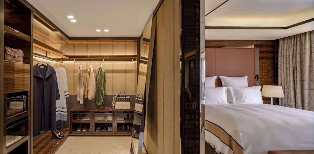 Suite, 1 King Bed, Tower thumbnail 6