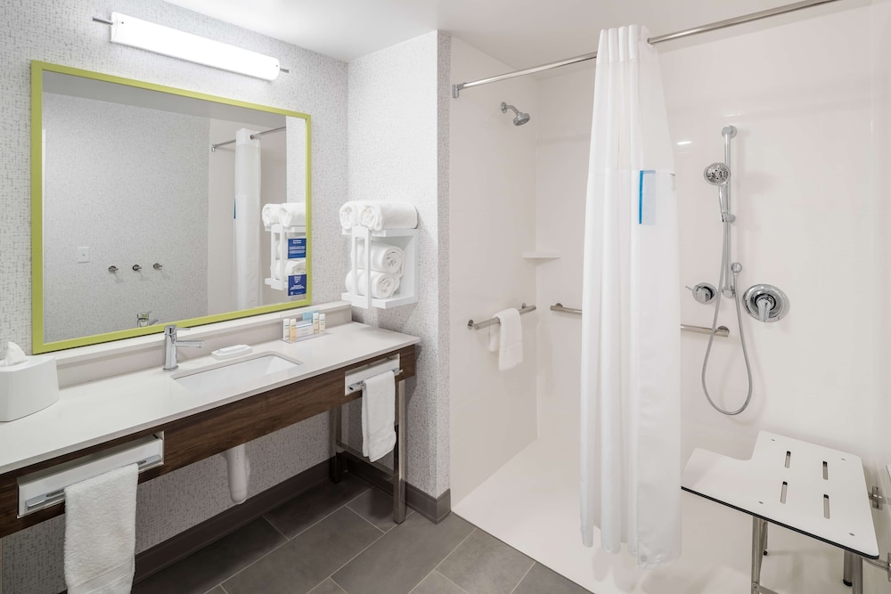Studio, 2 Queen Beds, Accessible (Roll-In Shower) - Photo 6
