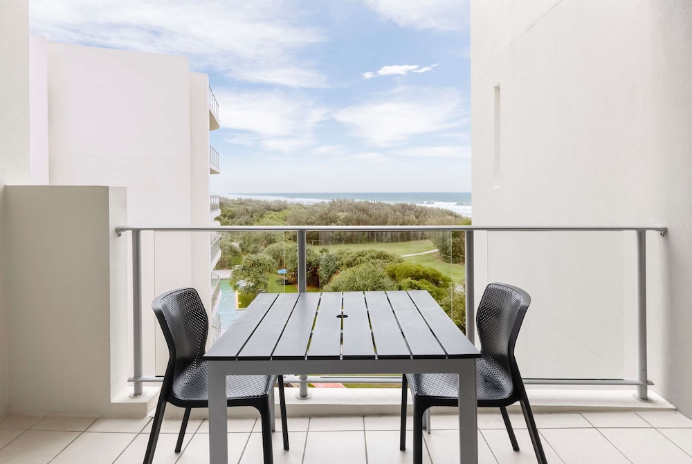 1 Bedroom Apartment - Photo 2