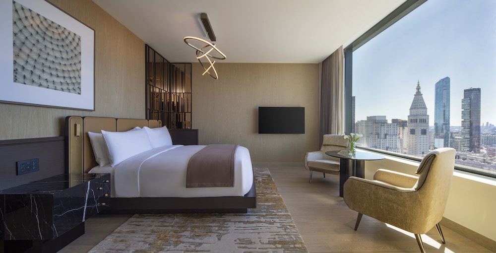 Suite, 1 Bedroom (Mobility/Hearing Access, Roll-In Shwr)