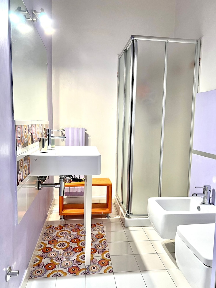 Double Room, No Windows (Private External Bathroom) photo 2