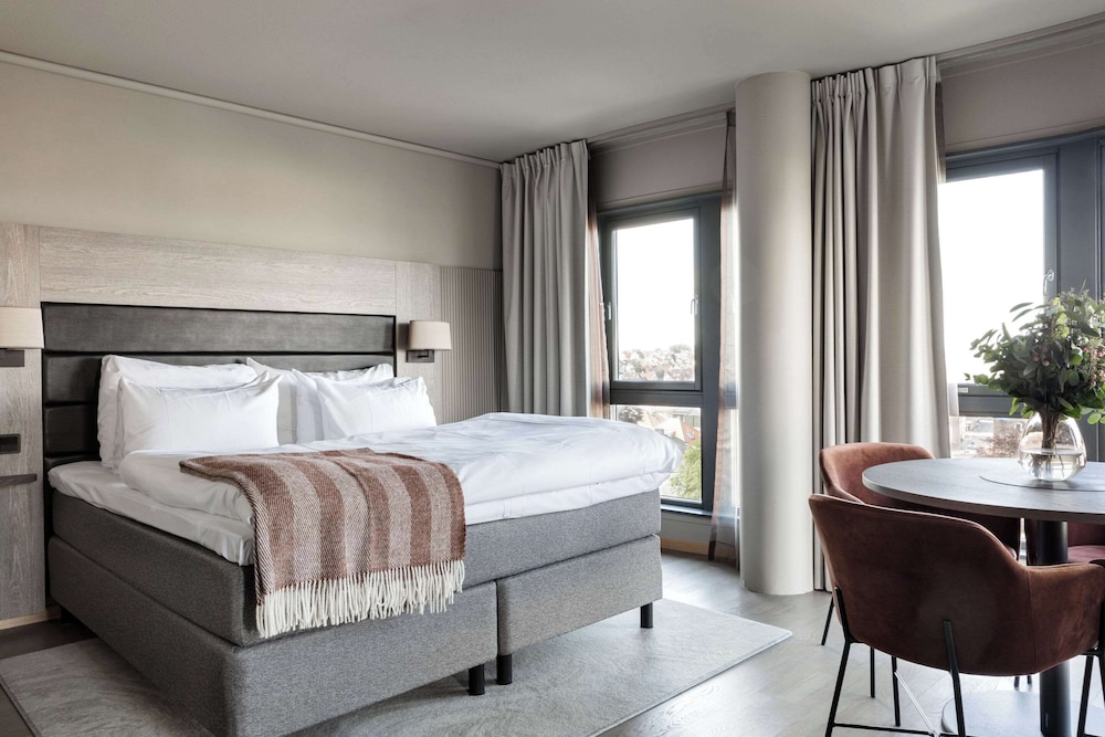 Standard Suite, 1 Queen Bed, Non Smoking photo 3
