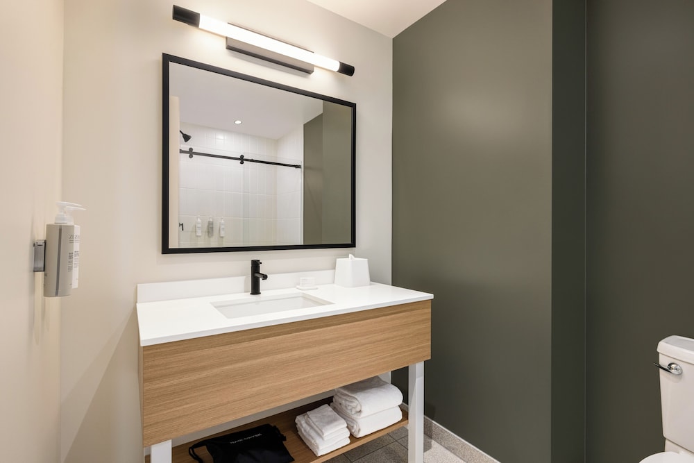 Room, 2 Queen Beds, Hearing Accessible