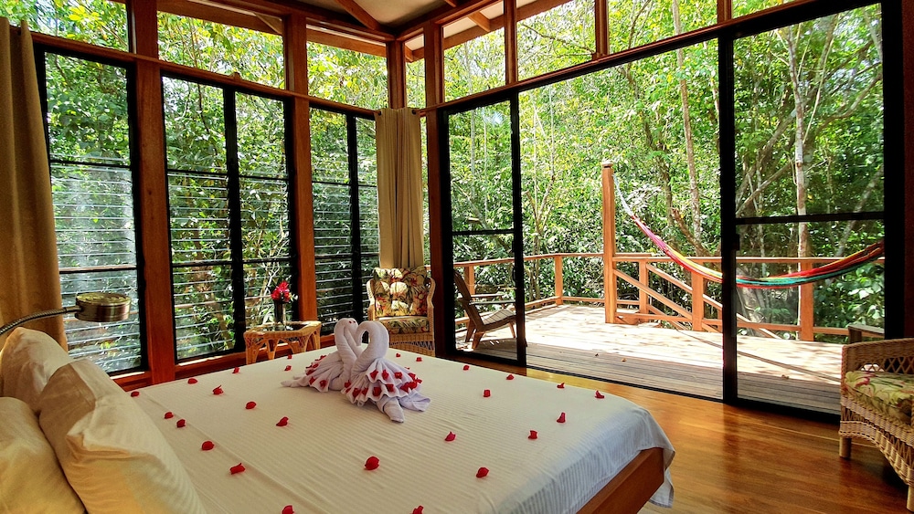 Superior Tree House, 1 King Bed, Garden View (Gumbo Limbo & Guanacaste) photo 2