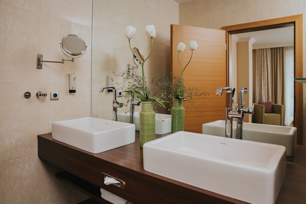 Superior Suite - Photo 4