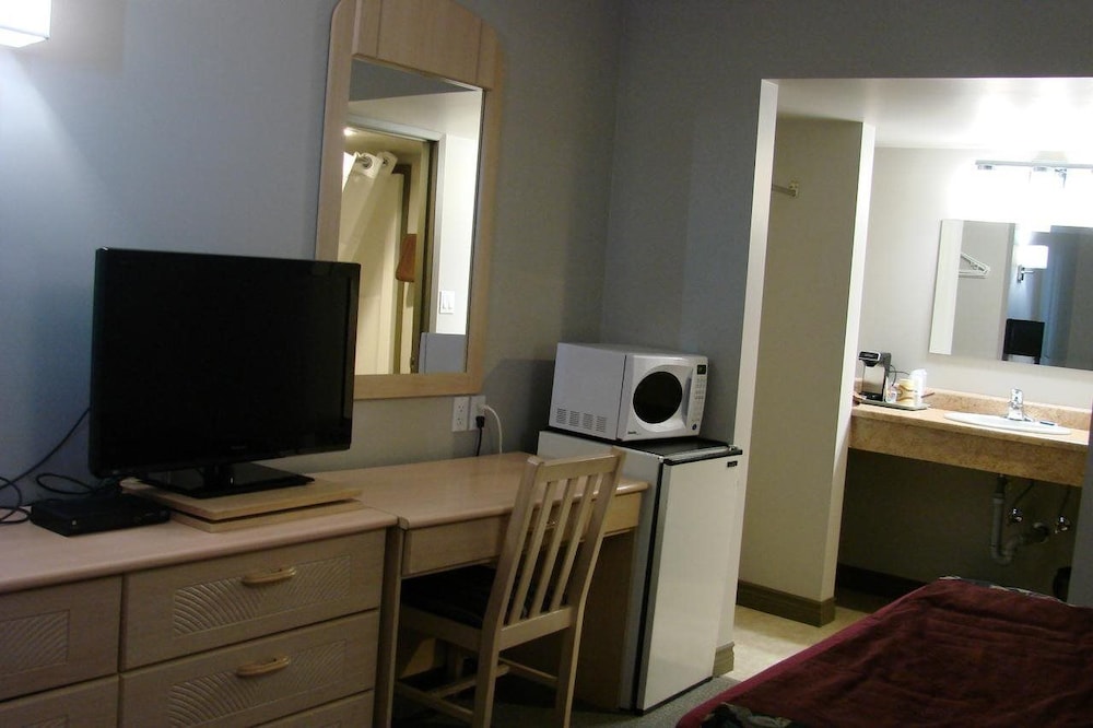 Standard Room, 1 Queen Bed, Non Smoking photo 2