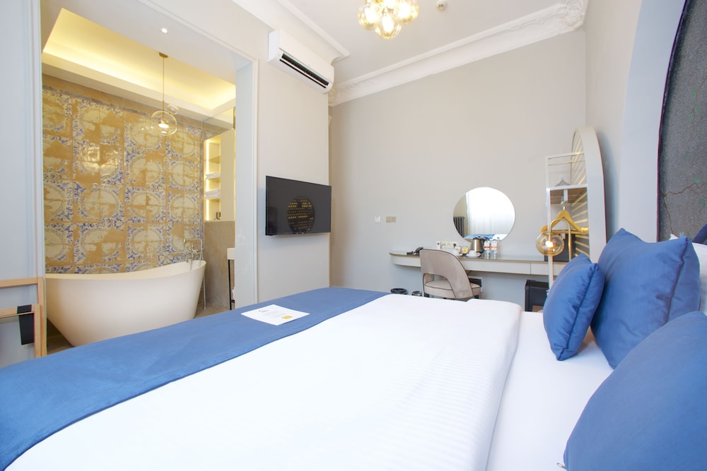 Luxury Room, Non Smoking, Air conditioning photo 3