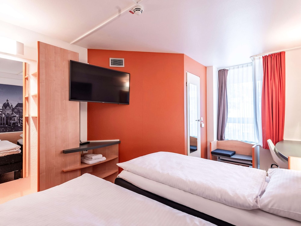 Twin Room - Photo 2