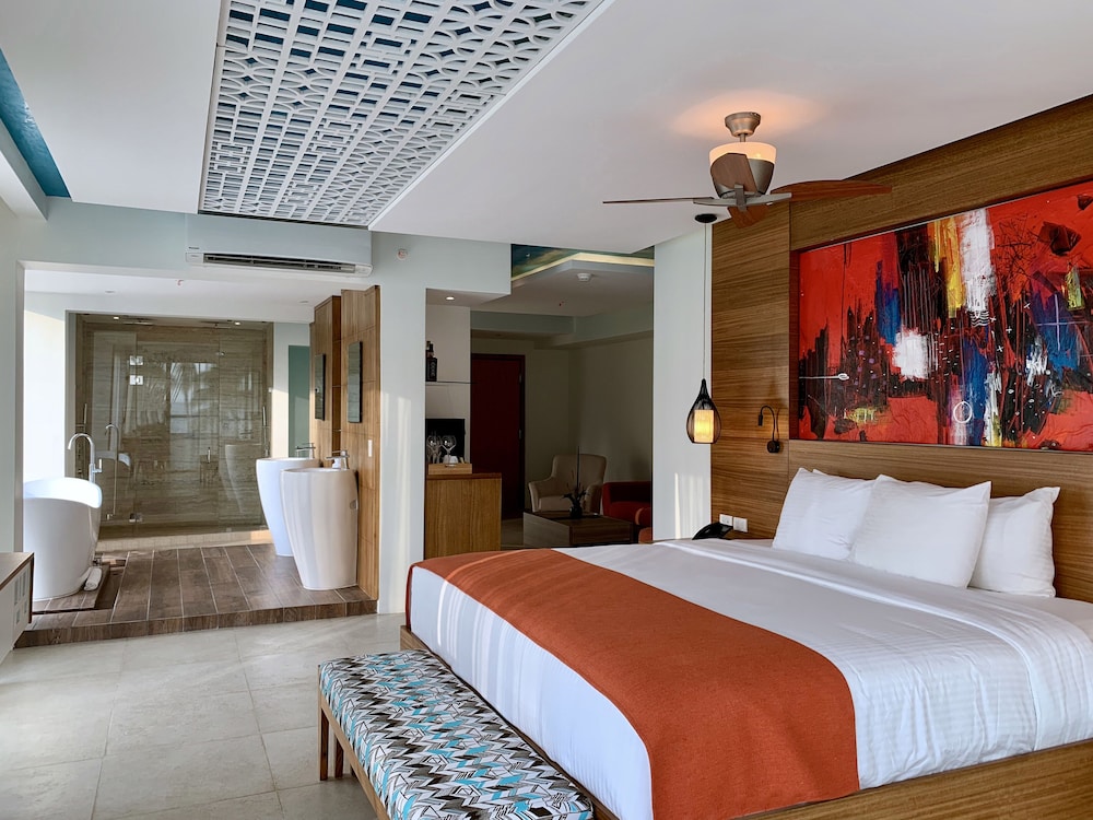 Honeymoon Suite photo 2
