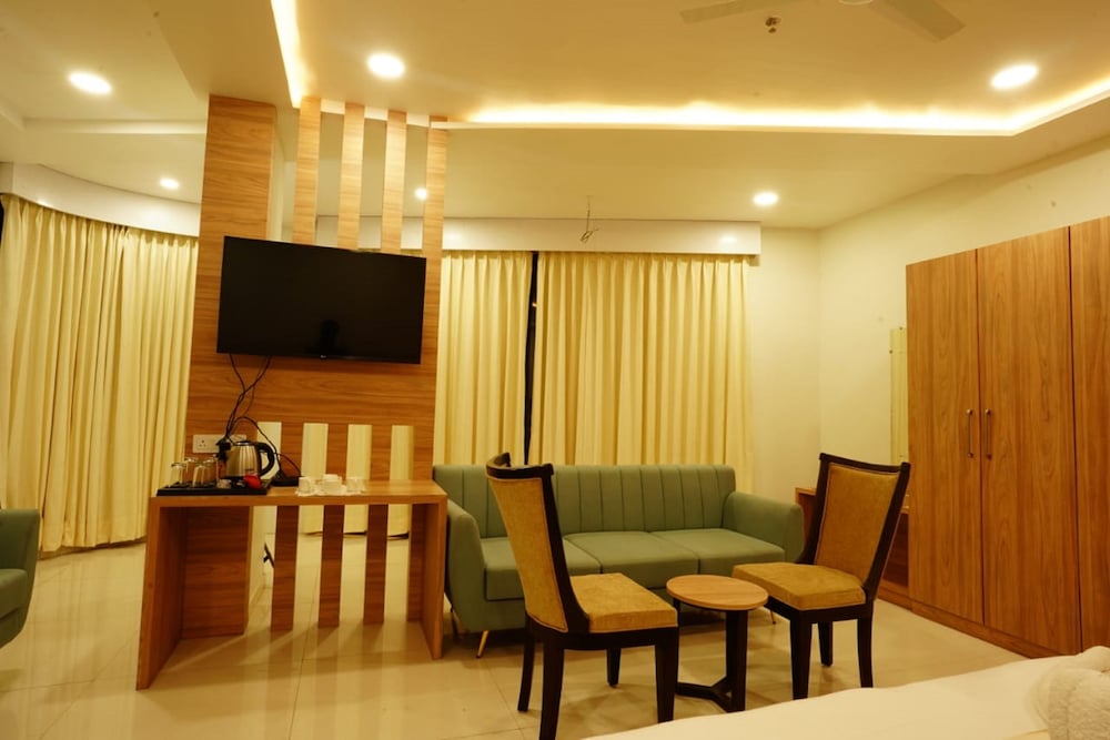 Family Room - Photo 4
