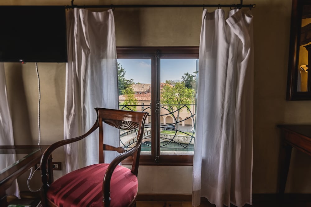 Standard Room, 1 Queen Bed photo 3