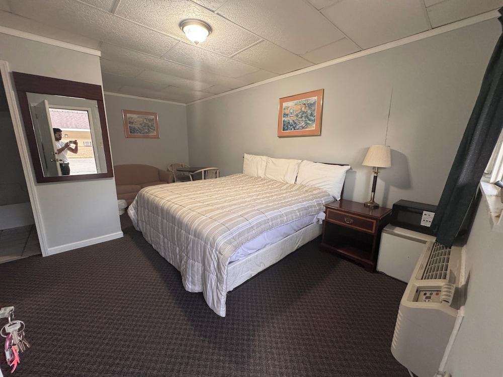 Standard Room, 1 Queen Bed, Non Smoking photo 1