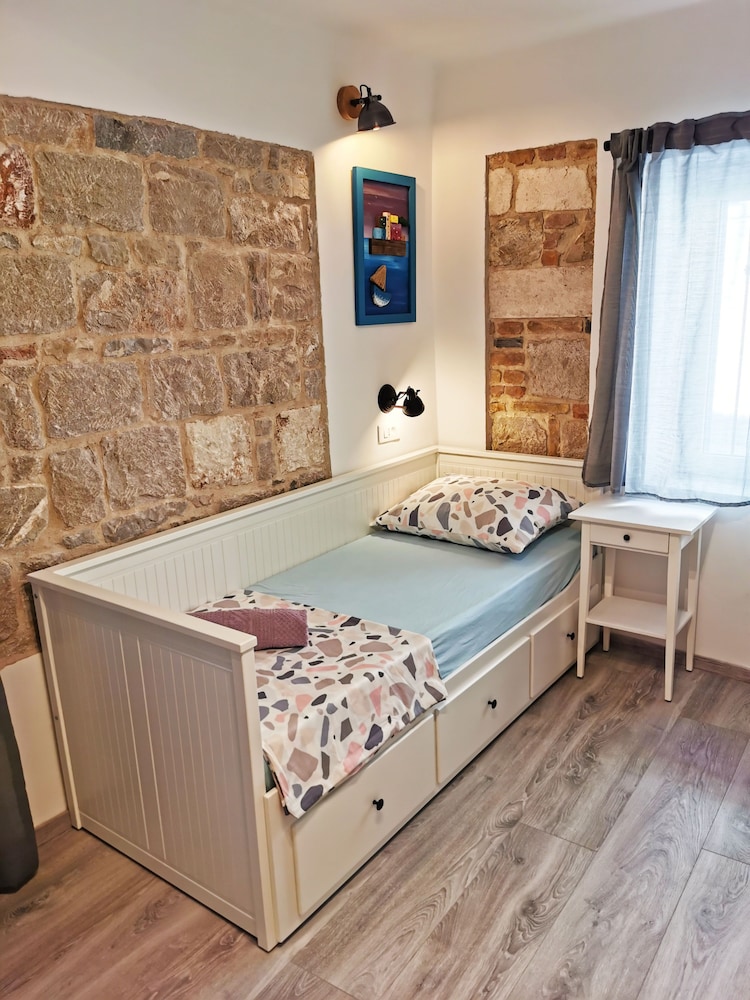 City Villa, 3 Bedrooms, Kitchen - Photo 20