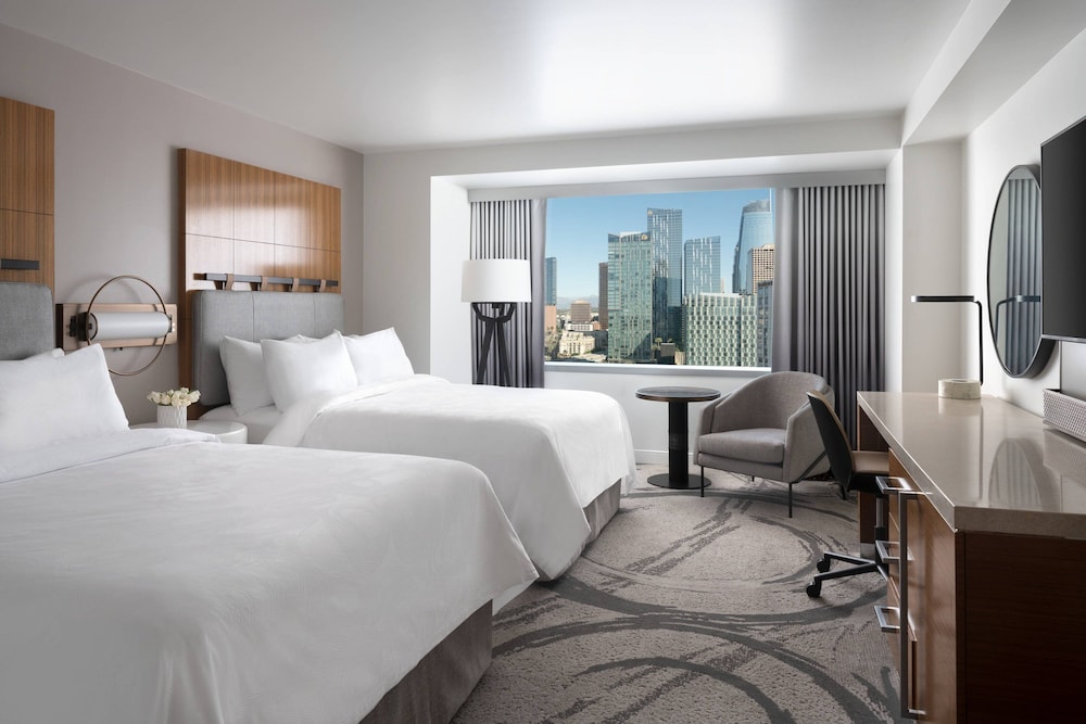 Room, 2 Queen Beds, City View (Mobility Accessible, Roll-in Shower)
