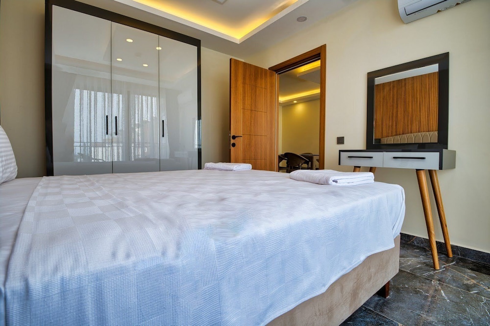 Deluxe Double or Twin Room, Pool View