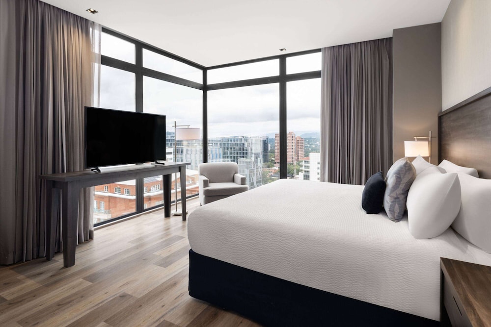 Business, 1 King Studio One Bedroom Suite