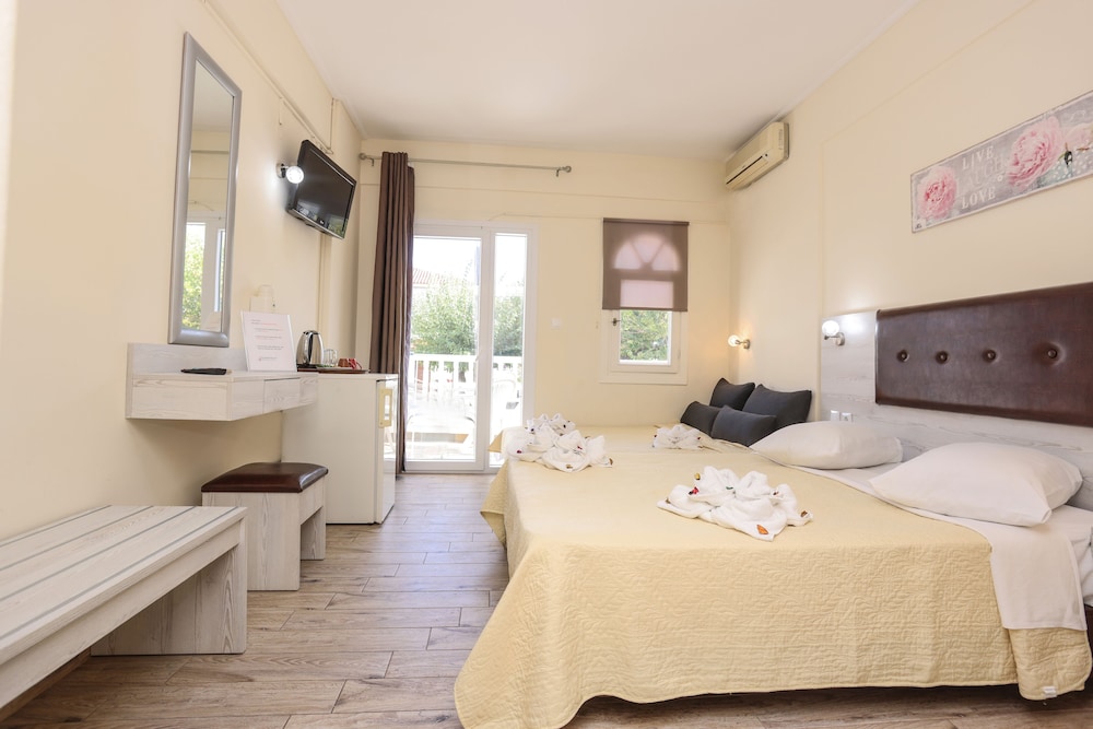 Family Room, Partial Sea View