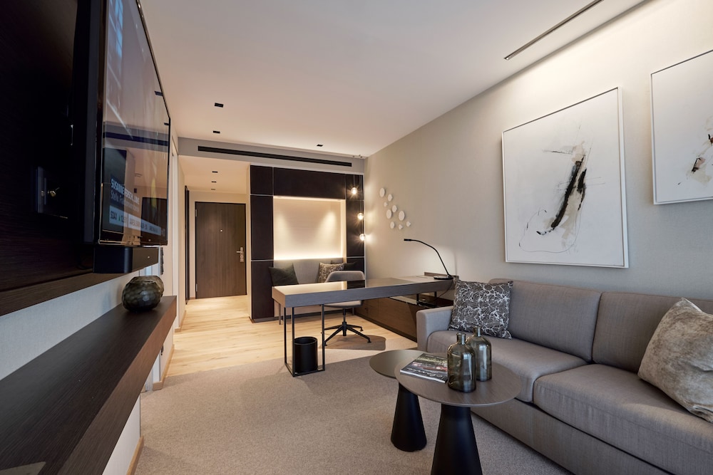 Suite - Photo 3
