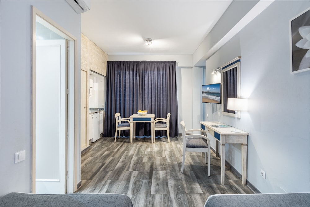 Standard Triple Room (Interior) - Photo 2