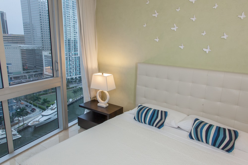 Presidential Corner Apart, 2/2 and Sofa Bed, Ocean View1608