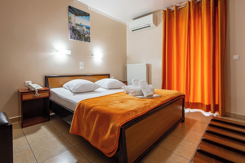 Double or Twin Room - Photo 12