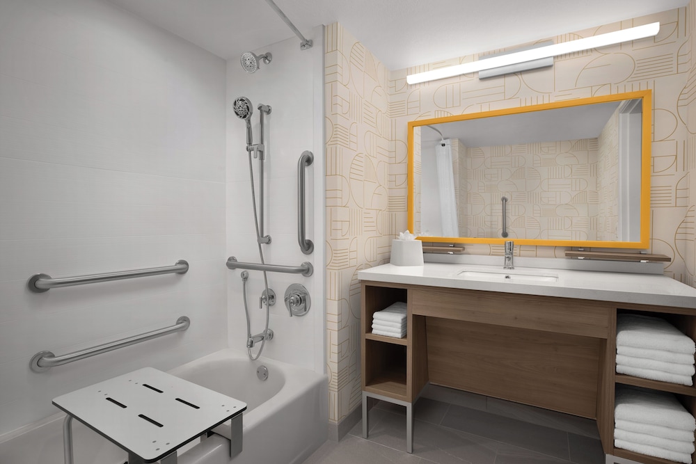 Studio, 2 Queen Beds, Accessible, Bathtub (Mobility & Hearing, Balcony) - Photo 9