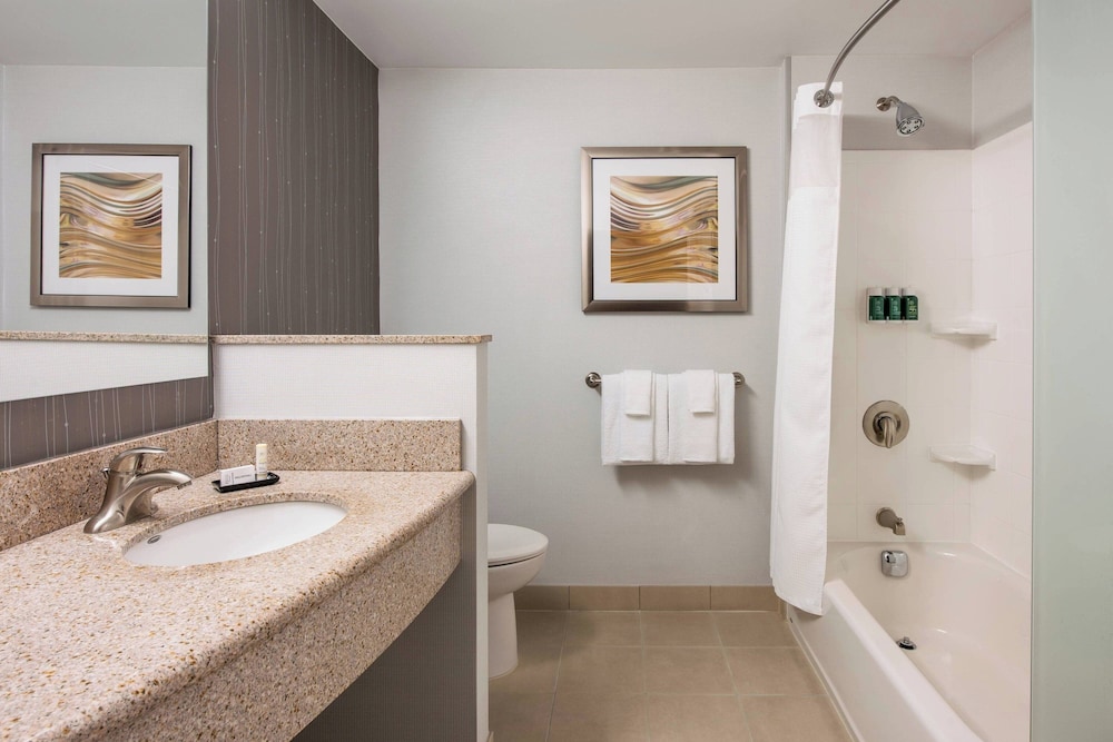 Room, Multiple Beds thumbnail 5