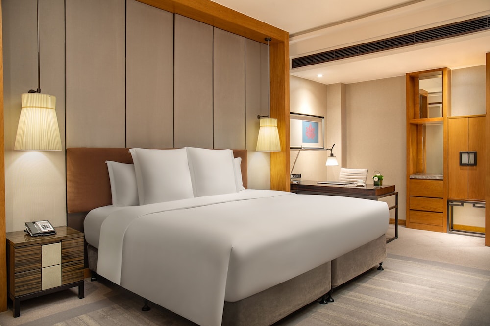 Superior Room, 1 King Bed, City View photo 1