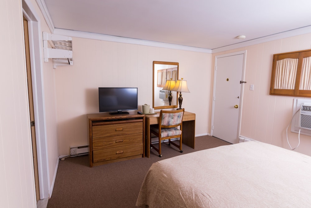 Standard Room, 1 Queen Bed photo 2