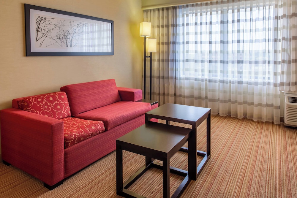 Room, 1 King Bed with Sofa bed (Hearing Accessible) - Photo 3