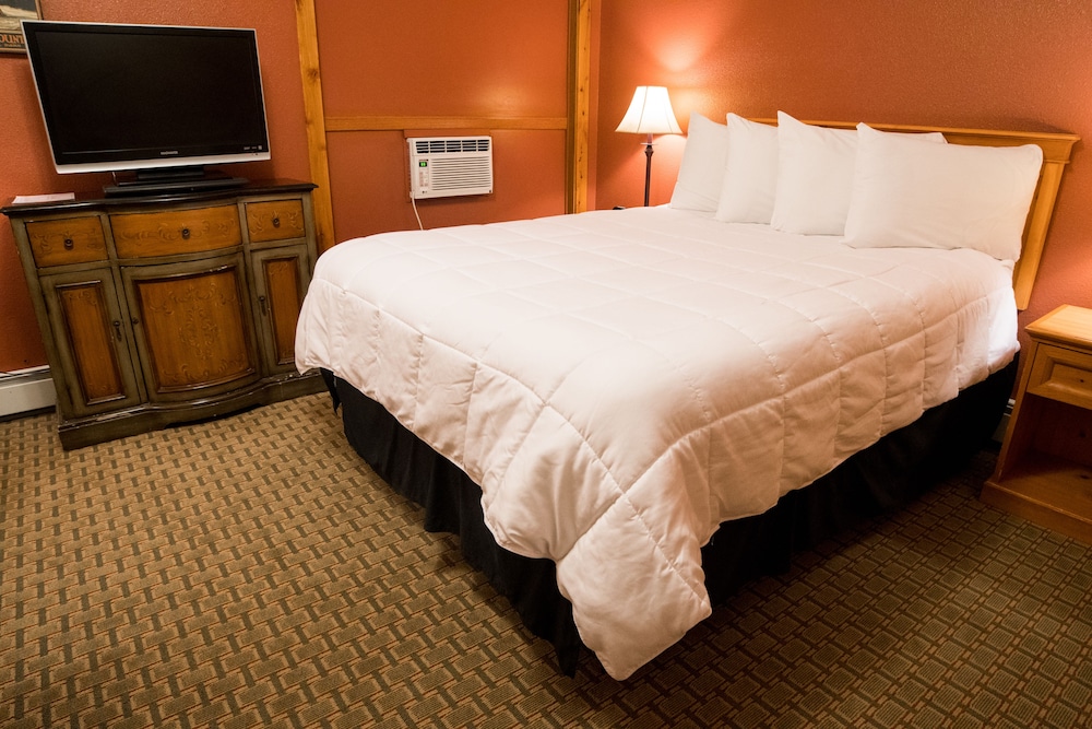 Family Apartment, Multiple Beds (Not Pet Friendly)