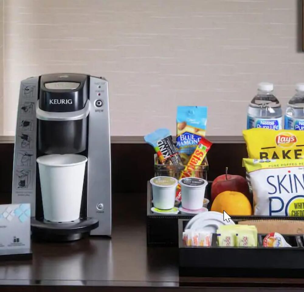 Room, 1 King Bed, Accessible (Premium Snacks)