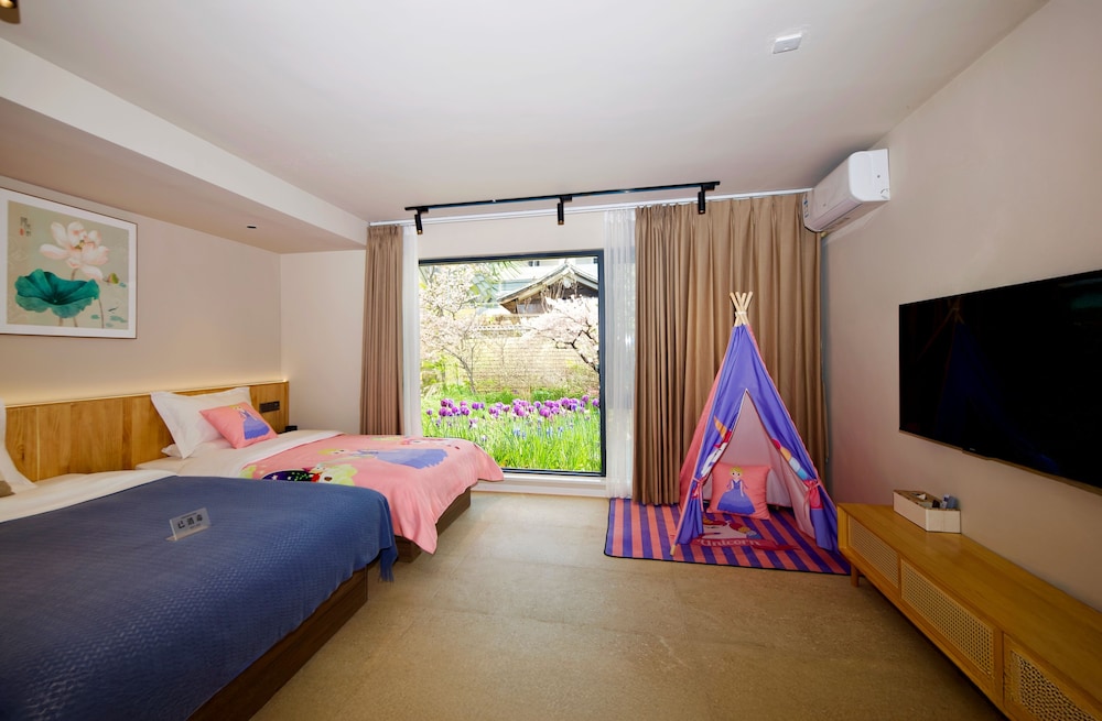 Grand Twin Room, Courtyard View