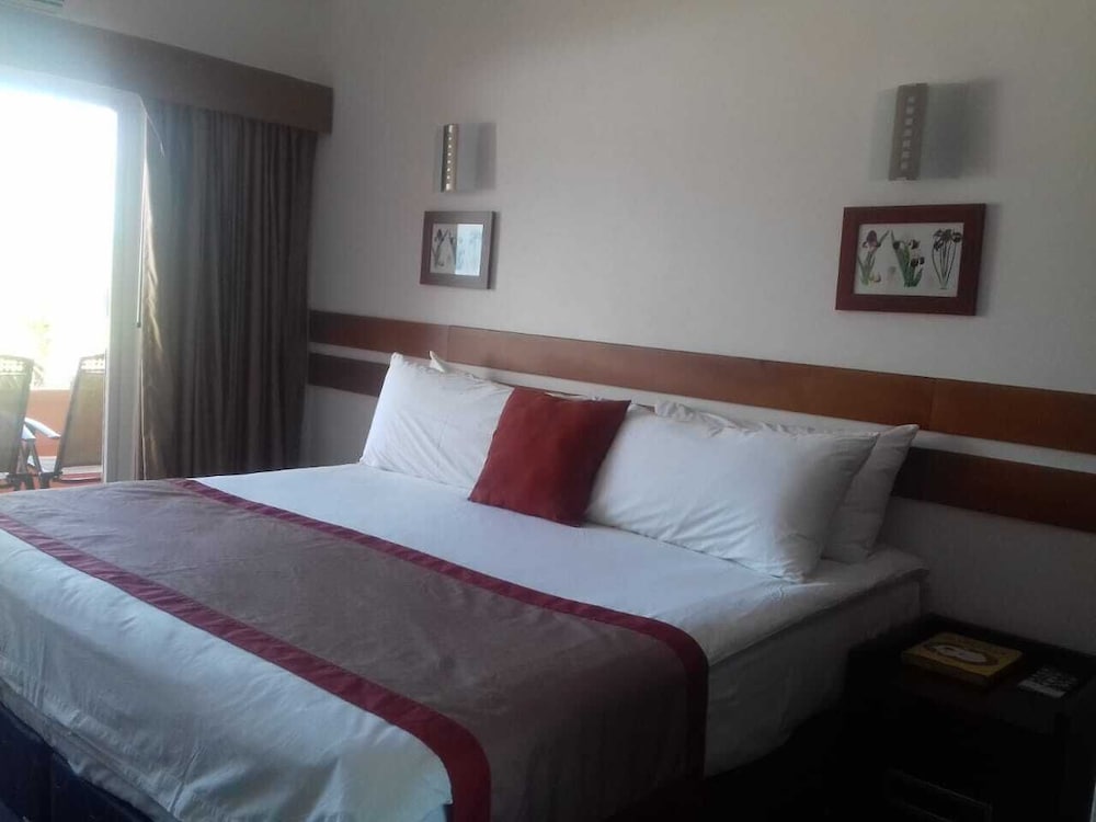 Deluxe Double or Twin Room, 1 Large Twin Bed - Photo 1