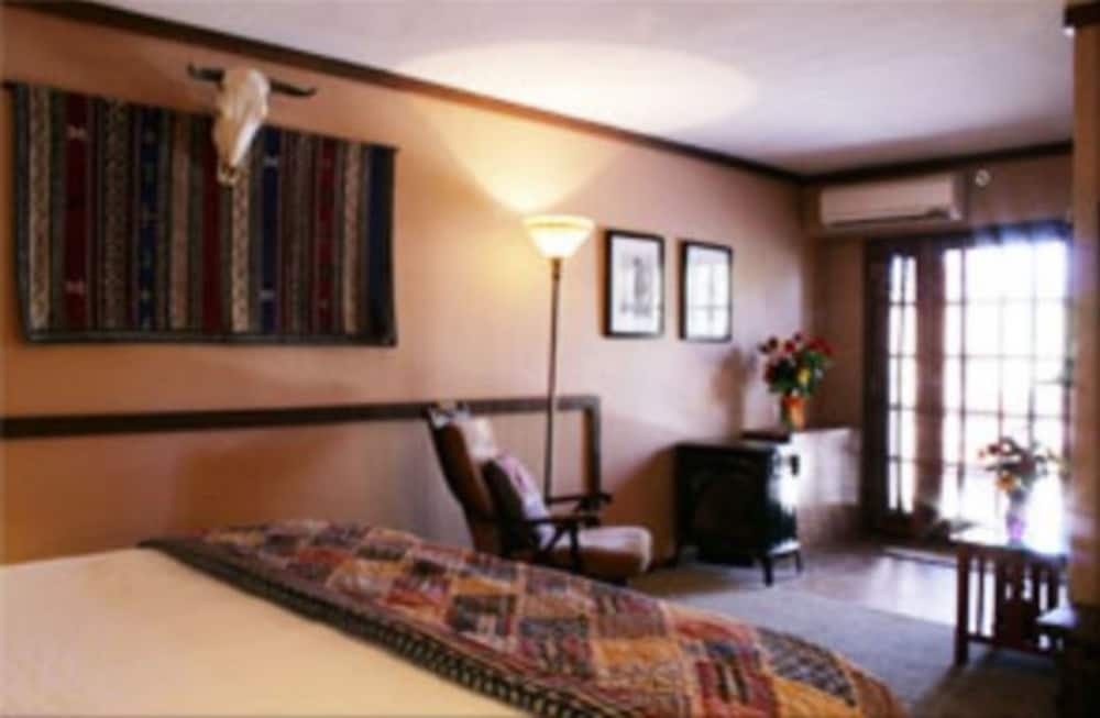 Superior Double Room, Ensuite (Desert Trail King Room) photo 1