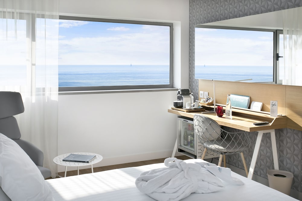 Premium Room (Deluxe) photo 2