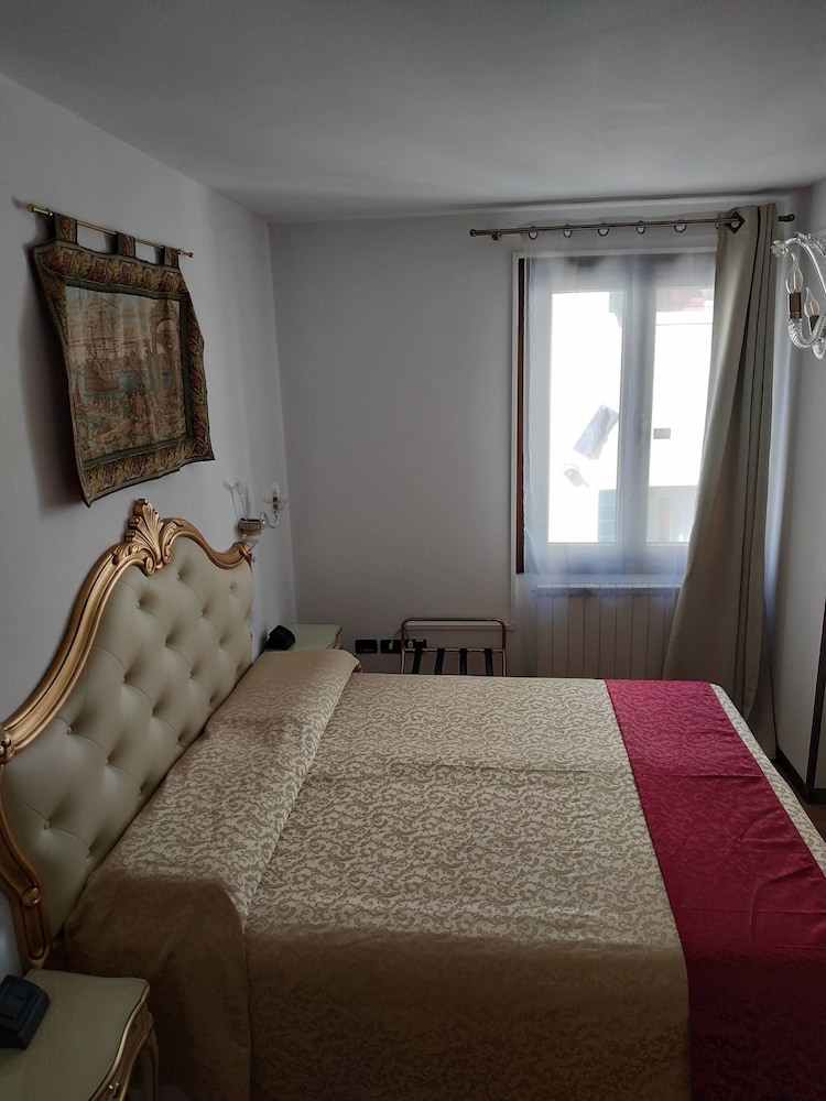 Classic Double Room photo 2