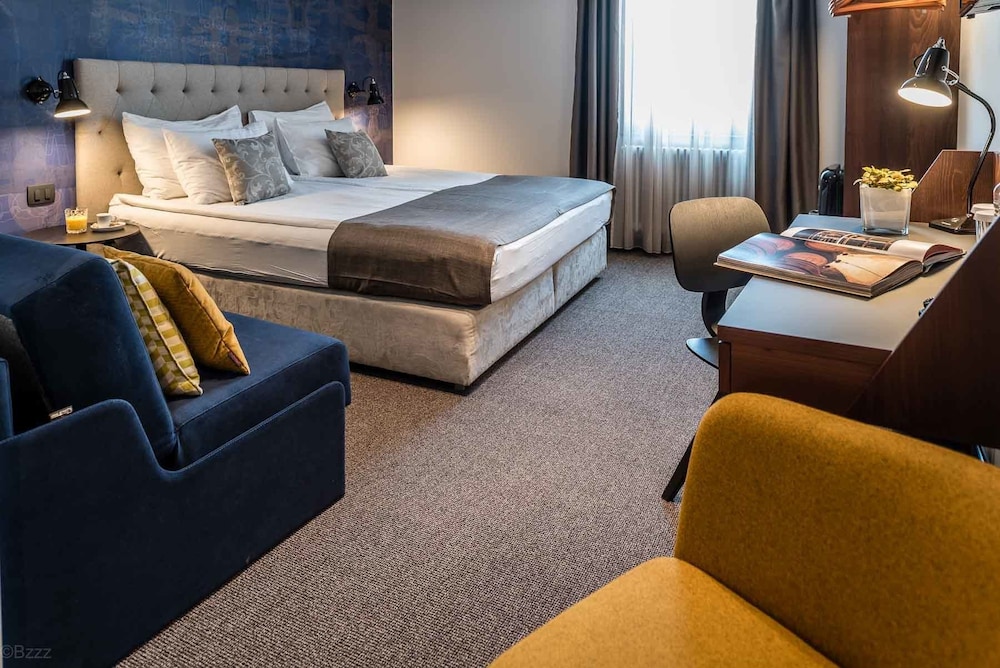 Comfort Double Room, 1 Queen Bed with Sofa bed - Photo 1