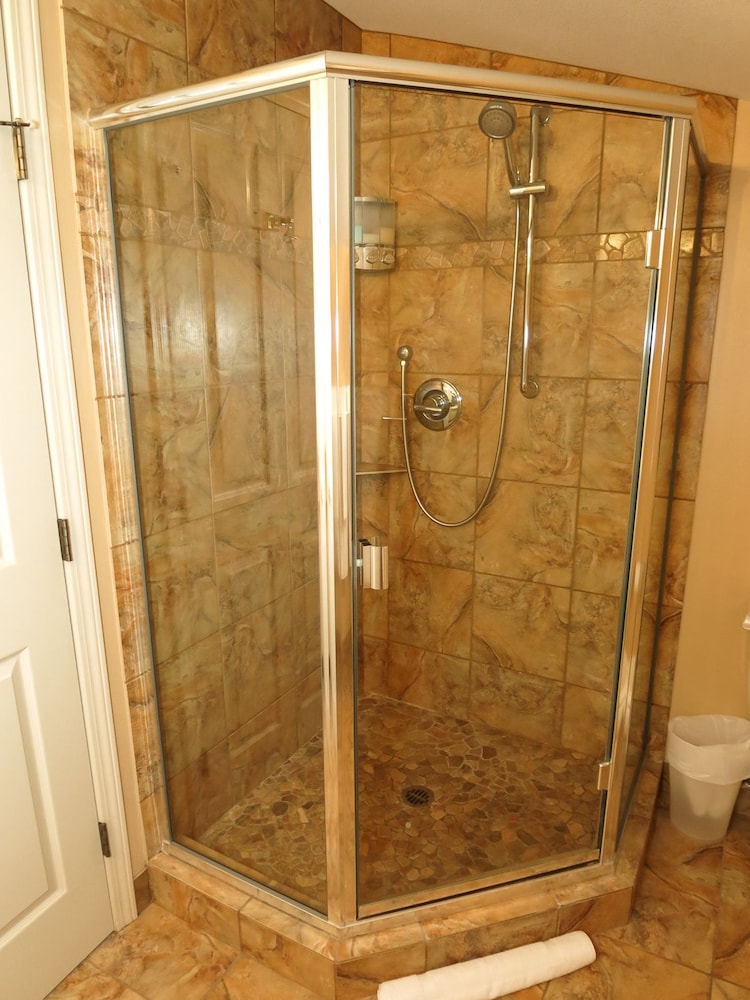 Suite, 1 King Bed, Non Smoking, Valley View photo 2