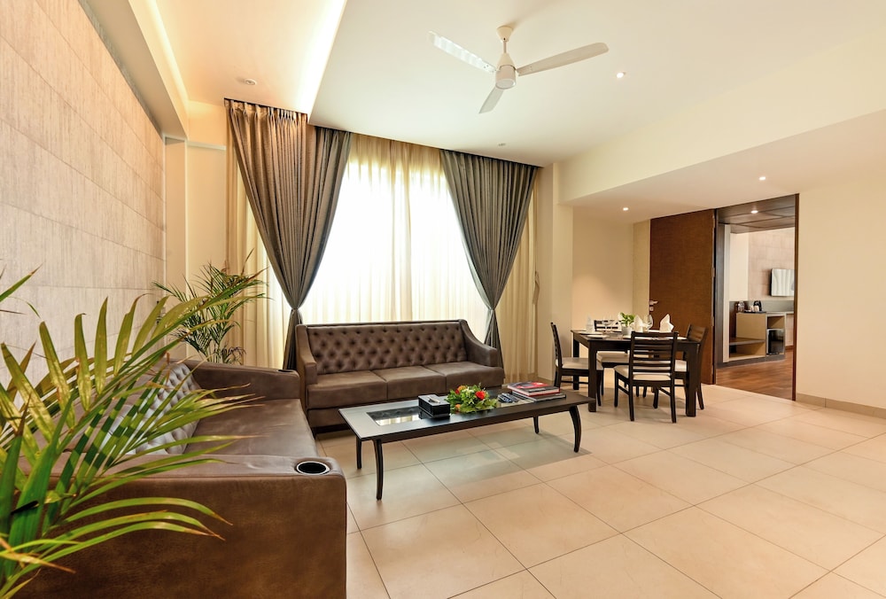Executive Suite - Photo 5
