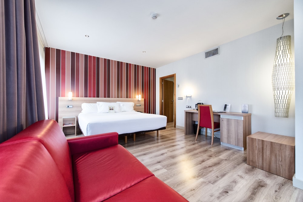 Suite - Photo 1