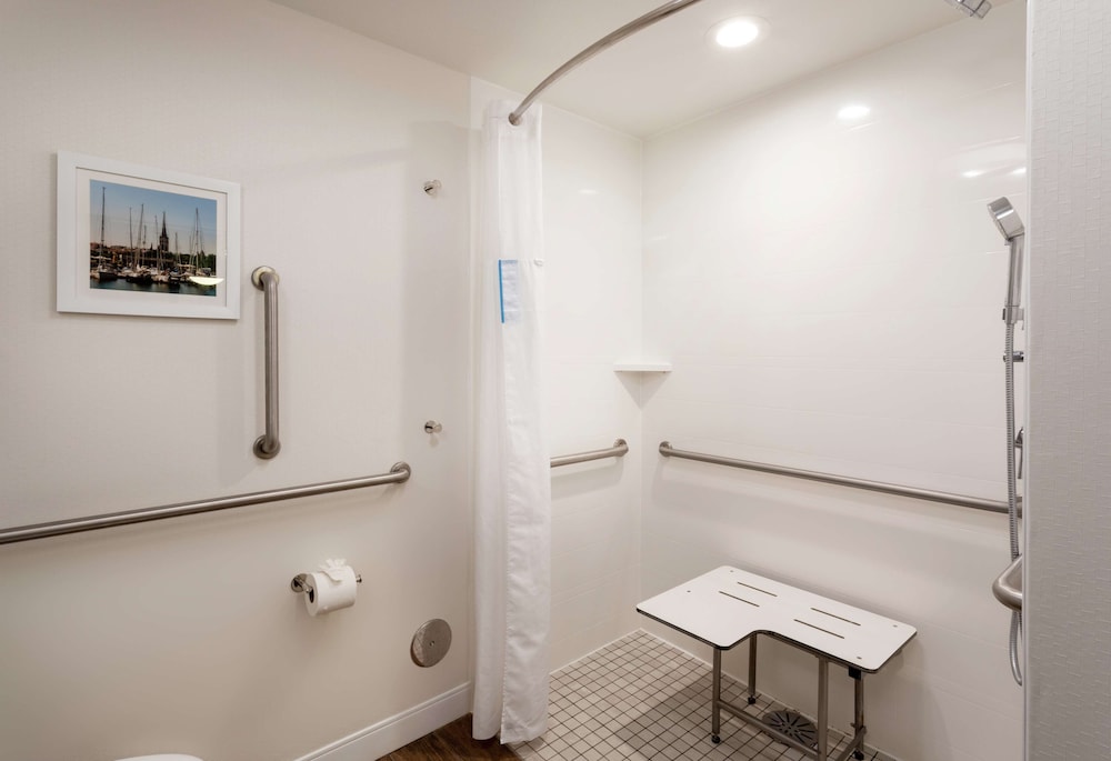 Room, 1 Queen Bed, Accessible, Non Smoking - Photo 2