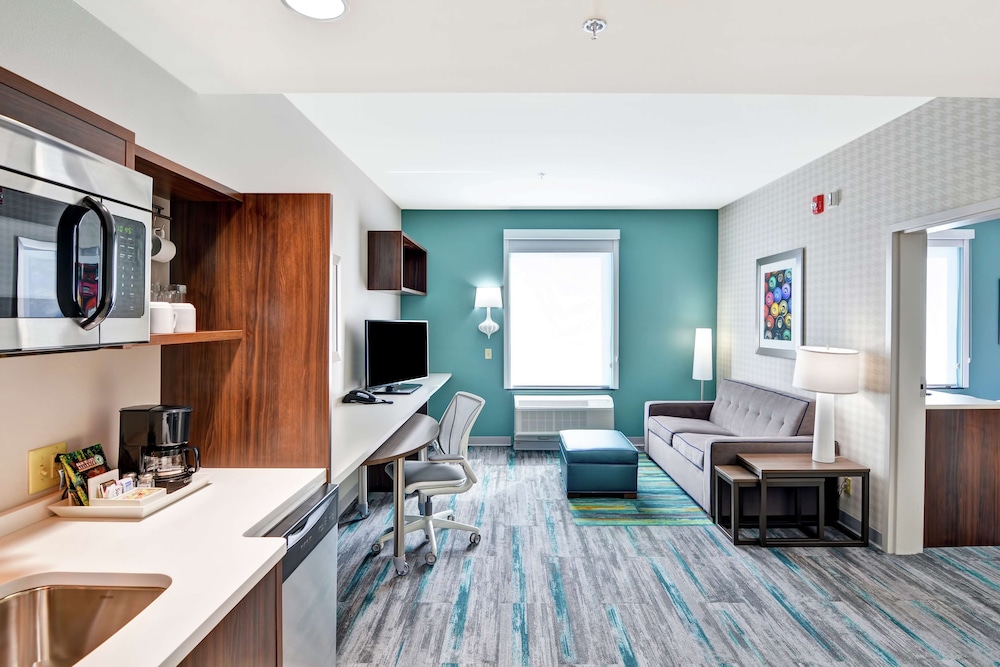 Suite, 1 King Bed, Accessible, Non Smoking (mob/hearing acc w/ roll-in shower)