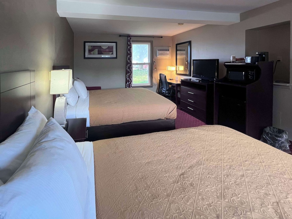 Room, 2 Double Beds, Non Smoking - Photo 5